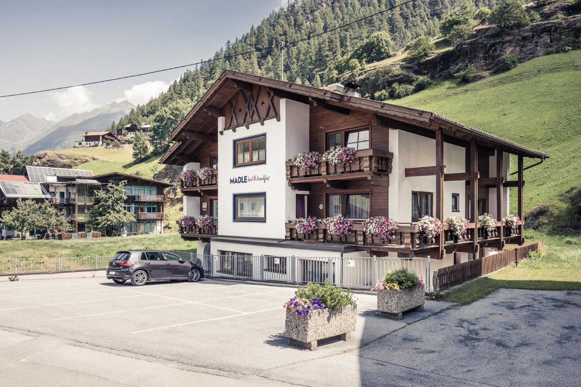 Madle - B&B Sölden Exteriör bild